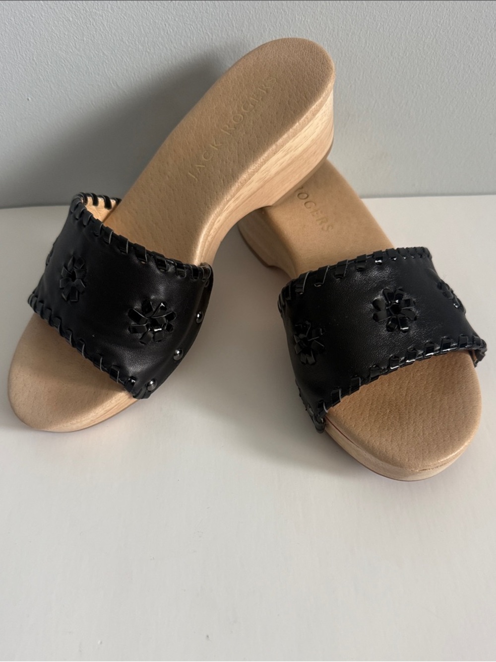 Jack Rogers Breakers Black Leather, Whip Stitch, Floral Clog Sandals – Size 7